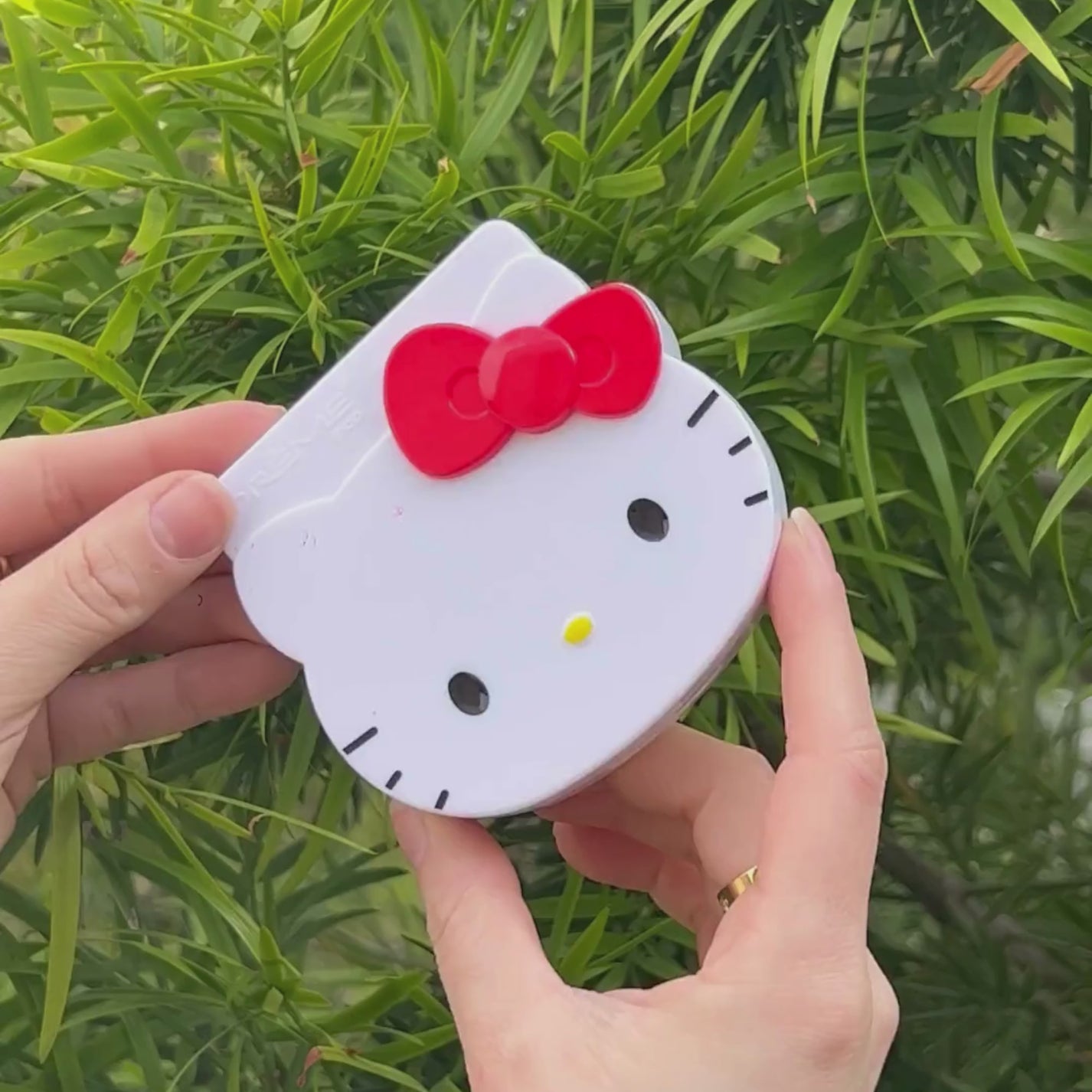 Hello Kitty Mattifying Blotting Paper + Reusable Mirror Compact (Limit The Crème Shop